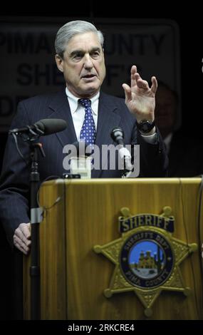 Bildnummer: 54796503  Datum: 09.01.2011  Copyright: imago/Xinhua (110109) -- TUCSON, Jan. 9, 2011 (Xinhua) -- FBI Director Robert Mueller speaks during a press conference at Pima County Sheriff s Office in Tucson, Arizona, the United States, Jan. 9, 2011. U.S. federal authorities will bring charges Sunday afternoon against 22-year-old , a suspect who was involved in a deadly shooting Saturday in a grocery store in Tucson, claiming lives of six and wounded as many as 20, including Congresswoman Gabrielle Giffords, Mueller said here. (Xinhua/Qi Heng) (zw) U.S.-TUCSON-SHOOTING-FBI PUBLICATIONxNOT Stock Photo