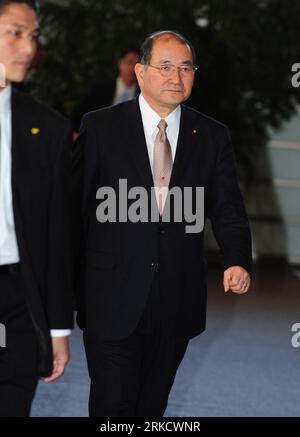 Bildnummer: 54816733  Datum: 14.01.2011  Copyright: imago/Xinhua (110114) -- TOKYO, Jan. 14, 2011 (Xinhua) -- Japan s newly appointed Health, Labor and Welfare Minister Ritsuo Hosokawa arrives at the prime minister s official residence in Tokyo, Japan, Jan. 14, 2010.   (Xinhua/Ji Chunpeng) (lyx) JAPAN-TOKYO-CABINET RESHUFFLE PUBLICATIONxNOTxINxCHN People Politik kbdig xsk 2011 hoch    Bildnummer 54816733 Date 14 01 2011 Copyright Imago XINHUA  Tokyo Jan 14 2011 XINHUA Japan S newly Appointed Health Laboratory and Welfare Ministers Ritsuo Hosokawa arrives AT The Prime Ministers S Official Resid Stock Photo