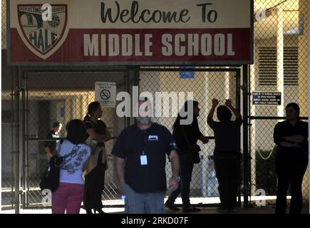 Bildnummer: 54832482  Datum: 19.01.2011  Copyright: imago/Xinhua (110120) -- WOODLAND HILLS, Jan. 20, 2011 (Xinhua) -- Family members of the sudents wait outside the Hale Middle School near the gunshot site in Woodland Hills near Los Angeles, U.S., Jan. 19, 2011. A school police officer on Wednesday was shot and wounded on the campus of El Camino Real High School in Woodland Hills, about 40 km northwest of downtown Los Angeles, local media reported. (Xinhua/Qi Heng) (lyi) U.S.-LOS ANGELES-GUNSHOT PUBLICATIONxNOTxINxCHN Gesellschaft Kriminalität Polizei Highschool Schiesserei kbdig xmk xo0x 201 Stock Photo