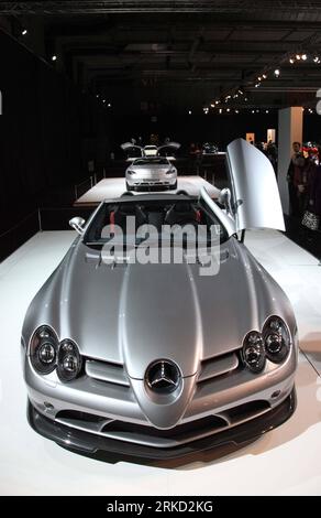 Bildnummer: 54846951  Datum: 23.01.2011  Copyright: imago/Xinhua (110124) -- BRUSSELS, Jan. 24, 2011 (Xinhua) -- A Mercedes-Benz SLR McLaren Roadster 722 S sits on stage during the 89th edition of the European Motorshow in Brussels, capital of Belgium, Jan. 23, 2010. The 89th edition of the European Motorshow in Brussels closed on Sunday. (Xinhua/Wang Xiaojun) (lyx) BELGIUM-BRUSSELS-EUROPEAN MOTORSHOW-CLOSE PUBLICATIONxNOTxINxCHN Wirtschaft Messe Automobilindustrie Objekte Auto premiumd kbdig xkg 2011 hoch 722S    Bildnummer 54846951 Date 23 01 2011 Copyright Imago XINHUA 110124 Brussels Jan 2 Stock Photo