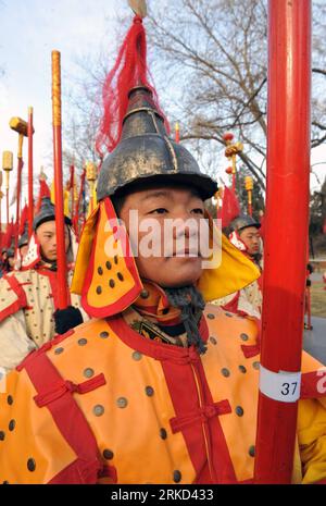 Bildnummer: 54858389  Datum: 27.01.2011  Copyright: imago/Xinhua (110127) -- BEIJING , Jan. 27, 2011 (Xinhua) -- A performer wearing costumes of the royal court of the Qing Dynasty (1644-1911) acts during a rehearsal of a performance reflecting the ancient royal heaven worship ceremony in Tiantan Park (Temple of Heaven) in Beijing, capital of China, Jan. 27, 2011. The Temple of Heaven, first built in 1420 and used to be the imperial sacrificial altar during the Ming (1368-1644) and Qing dynasties, will hold reenaction of the ancient royal ritual for the worship of the heaven from Feb. 3, the f Stock Photo