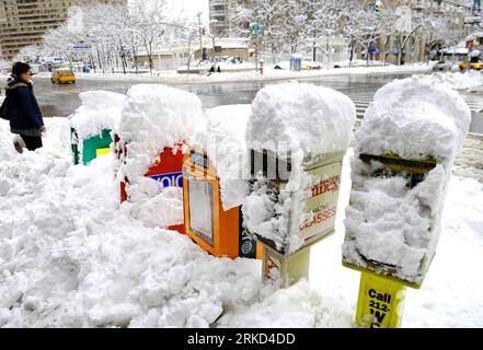 Bildnummer: 54859595 Datum: 27.01.2011 Copyright: imago/Xinhua (110127) -- NEW YORK, 27 gennaio 2011 (Xinhua) -- le cassette postali sono coperte dalla neve a New York, Stati Uniti, 27 gennaio 2011. Il sindaco di New York Michael Bloomberg ha annunciato giovedì che la città aveva vissuto il gennaio più nevoso della storia dopo una fitta coltre di neve coperto la città. (Xinhua/Shen Hong) (wjd) US-NYC-SNOW-RECORD PUBLICATIONxNOTxINxCHN Gesellschaft Jahreszeit Winter Schnee Wintereinbruch USA kbdig xub 2011 quer highlight premiumd o0 Briefkasten eingeschneit Bildnummer 54859595 Date 27 01 2011 Copyright Imago Foto Stock