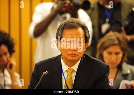 Bildnummer: 54866608 Datum: 30.01.2011 Copyright: imago/Xinhua (20110130) ¨C ADDIS ABEBA, Jan. 30, 2011 (Xinhua) -- Choi Young-jin, Rappresentante speciale delle Nazioni Unite per la Cü0 Costa d'Avorio, partecipa a una conferenza stampa tenutasi a fianco della 16a sessione ordinaria dell'Assemblea dell'Unione Africana ad Addis Abeba, Etiopia, 30 gennaio 2011. Domenica il Segretario generale delle Nazioni Unite Ban Ki-Moon ha ribadito il sostegno delle Nazioni Unite alla Costa d'Avorio S Alassane Ouattara quale presidente del paese dell'Africa occidentale. (Xinhua/Zhao Yingquan)(yc) VERTICE ETIOPIA-ADDIS ABEBA-UA-CONFERENZA STAMPA PUBLICATIONxNOTxINxCH Foto Stock