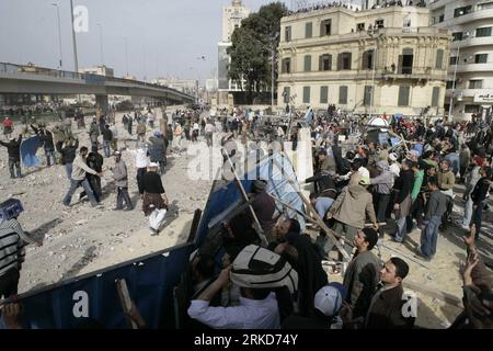 Bildnummer: 54879078  Datum: 03.02.2011  Copyright: imago/Xinhua CAIRO, Feb. 3, 2011 (Xinhua) -- Egyptian protesters are seen in and around Tahrir square, as supporters and opponents of President xHosnyxMubarakx clash in some parts of the square, Cairo, capital of Egypt, Feb. 3, 2011. Egyptian army appeared to be trying to set up a line to separate the pro-government and opposition protesters in central Cairo in a bid to curb violence, eyewitnesses said. According to opposition activists and witnesses, more from the anti-government camp were attempting to enter the square, while others were st Stock Photo