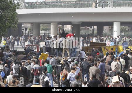 Bildnummer: 54879086  Datum: 03.02.2011  Copyright: imago/Xinhua CAIRO, Feb. 3, 2011 (Xinhua) -- Egyptian protesters are seen in and around Tahrir square, as supporters and opponents of President xHosnyxMubarakx clash in some parts of the square, Cairo, capital of Egypt, Feb. 3, 2011. Egyptian army appeared to be trying to set up a line to separate the pro-government and opposition protesters in central Cairo in a bid to curb violence, eyewitnesses said. According to opposition activists and witnesses, more from the anti-government camp were attempting to enter the square, while others were st Stock Photo