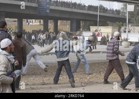 Bildnummer: 54879089  Datum: 03.02.2011  Copyright: imago/Xinhua CAIRO, Feb. 3, 2011 (Xinhua) -- Egyptian protesters are seen in and around Tahrir square, as supporters and opponents of President xHosnyxMubarakx clash in some parts of the square, Cairo, capital of Egypt, Feb. 3, 2011. Egyptian army appeared to be trying to set up a line to separate the pro-government and opposition protesters in central Cairo in a bid to curb violence, eyewitnesses said. According to opposition activists and witnesses, more from the anti-government camp were attempting to enter the square, while others were st Stock Photo