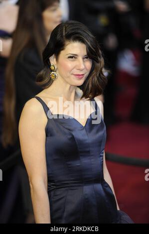 Bildnummer: 54961590 Datum: 27.02.2011 Copyright: imago/Xinhua (110228) - HOLLYWOOD, 28 febbraio 2011 (Xinhua) - Marisa Tomei arriva per la cerimonia di premiazione del 83° Annual Academy Awards al Kodak Theater di Hollywood, California, Stati Uniti, 27 febbraio 2011. (Xinhua/Qi Heng) (cl) U.S.-HOLLYWOOD-OSCARS-RED CARPET PUBLICATIONxNOTxINxCHN Entertainment People Film Oscar Verleihung Oscarverleihung Los Angeles xo0x kbdig xkg 2011 hoch Aufmacher Premiumd Bildnummer 54961590 Date 27 02 2011 Copyright Imago XINHUA Hollywood Feb 28 2011 XINHUA Marisa Tomei arriva per la premiazione C. Foto Stock