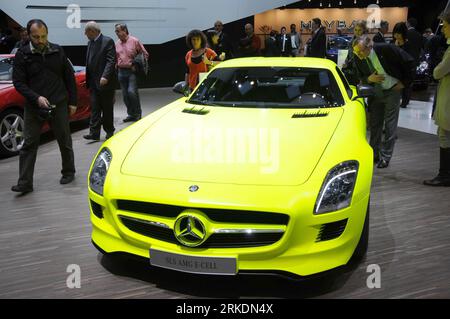 Bildnummer: 54972789  Datum: 02.03.2011  Copyright: imago/Xinhua (110302) -- GENEVA, March 2, 2011 (Xinhua) -- A Mercedes-Benz SLS AMG E-CELL concept car is displayed during the preview day of the Geneva car show in Geneva, Switzerland, on March 2, 2011. (Xinhua/Yang Jingde) (msq) SWITZERLAND-GENEVA-AUTO SHOW PUBLICATIONxNOTxINxCHN Wirtschaft Automobilindustrie Auto Objekte kbdig xkg 2011 quer o0 Brennstoffzelle, Brennstoffzellenauto    Bildnummer 54972789 Date 02 03 2011 Copyright Imago XINHUA  Geneva March 2 2011 XINHUA a Mercedes Benz SLS AMG e Cell Concept Car IS displayed during The Previ Stock Photo