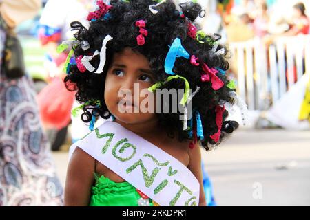 Bildnummer: 54985363 Datum: 05.03.2011 Copyright: imago/Xinhua (110306) -- BARRANQUILLA, 6 marzo 2011 (Xinhua) -- Una ragazza partecipa a una parata al Carnevale di Barranquilla a Barranquilla, Colombia, 5 marzo 2011. Il Carnevale di Barranquilla, una tradizione del patrimonio orale e immateriale dell'umanità dell'UNESCO, si tiene dal 5 all'8 marzo. (Xinhua/Huang Yongxian) (zcc) COLOMBIA-BARRANQUILLA-CARNIVAL-START PUBLICATIONxNOTxINxCHN Gesellschaft Land Leute Tradition Karneval Karnevalsumzug kbdig xkg 2011 quer Aufmacher Premiumd o0 Kostüm Bildnummer 54985363 Date 05 03 2011 Copyright Imago XINHUA Barran Foto Stock