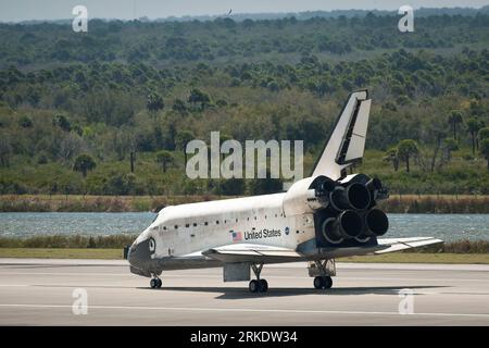 Lo Space Shuttle Discovery STS-133 viene visto poco dopo l'atterraggio, mercoledì 9 marzo 2011, al Kennedy Space Center di Cape Canaveral, Flag., completando il suo 39° e ultimo volo. Dal 1984, Discovery ha volato 39 missioni, ha trascorso 365 giorni nello spazio, orbita intorno alla Terra 5.830 volte e ha viaggiato per 148.221.675 miglia. Crediti fotografici: NASA/Bill Ingalls US-SHUTTLE-DISCOVERY-CAREER-ENDING PUBLICATIONxNOTxINxCHN 201103090006HQ Foto Stock