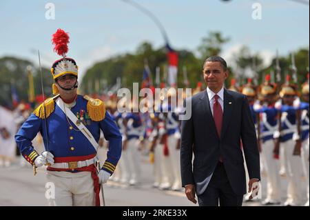 Bildnummer: 55045015  Datum: 19.03.2011  Copyright: imago/Xinhua (110319) -- BRASILIA, March 19, 2011 (Xinhua) -- U.S. President Barack Obama (R) review the honor guard during a welcoming ceremony at the Presidential Palace in Brasilia, capital of Brazil, March 19, 2011. Obama started his visit to Brazil on Saturday. (Xinhua/Song Weiwei) BRAZIL-BRASILIA-OBAMA-VISIT PUBLICATIONxNOTxINxCHN People Politik kbdig xkg 2011 quer     Bildnummer 55045015 Date 19 03 2011 Copyright Imago XINHUA  Brasilia March 19 2011 XINHUA U S President Barack Obama r REVIEW The HONOR Guard during a Welcoming Ceremony Stock Photo