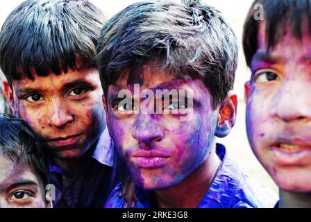 Bildnummer: 55047170  Datum: 19.03.2011  Copyright: imago/Xinhua (110319) -- QUETTA, March 19, 2011 (Xinhua) -- Pakistani Hindu boys with painted faces take part in the celebration of Holi, the festival of colors, in Quetta, Pakistan, March 19, 2011. Holi is being celebrated by Hindus every year to welcome the advent of the spring. (Xinhua/Hassan) (zf) (CORRECTION)PAKISTAN-QUETTA-HOLI FESTIVAL-CELEBRATION PUBLICATIONxNOTxINxCHN Gesellschaft kbdig xng 2011 quer o0 Religion, Traditionelle Feste, Kind, Gesichtsbemalung, Gesicht, bemalt, Hinduismus    Bildnummer 55047170 Date 19 03 2011 Copyright Stock Photo