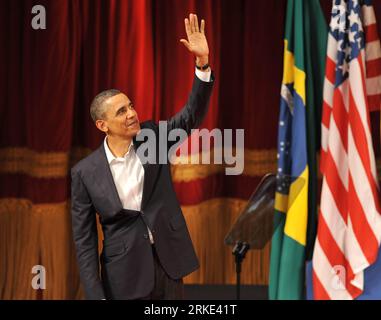 Bildnummer: 55048073  Datum: 21.03.2011  Copyright: imago/Xinhua (110321) -- RIO DE JANEIRO, March 21, 2011 (Xinhua) -- U.S. President Barack Obama greets audience after delivering a speech in the Municipal Theater in the center of Rio de Janeiro, Brazil, March 20, 2011. (Xinhua/Song Weiwei) BRAZIL-RIO DE JANEIRO-THE UNITED STATE-PRESIDENT OBAMA-SPEECH PUBLICATIONxNOTxINxCHN People Politik kbdig xcb xo0x 2011 quer premiumd     Bildnummer 55048073 Date 21 03 2011 Copyright Imago XINHUA  Rio de Janeiro March 21 2011 XINHUA U S President Barack Obama greets audience After Delivering a Speech in T Stock Photo