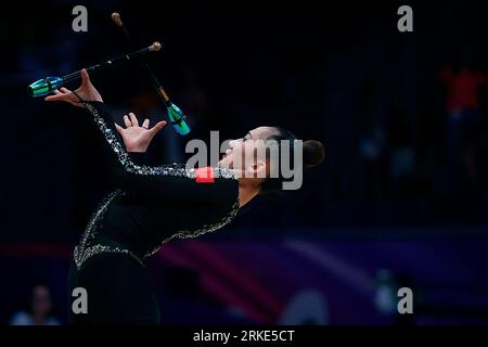 Valencia, Spagna. 24 agosto 2023. Zhao Yating della Cina gareggia durante la qualificazione individuale dei club ai 40° Campionati mondiali di ginnastica ritmica FIG a Valencia, in Spagna, 24 agosto 2023. Crediti: Pablo Morano/Xinhua/Alamy Live News Foto Stock