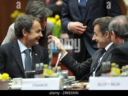 Bildnummer: 55062384  Datum: 24.03.2011  Copyright: imago/Xinhua (110324) - BRUSSELS, March 24, 2011 (Xinhua) -French President Nicolas Sarkozy talks with Spanish Prime Minister Jose Luis Rodriguez Zapatero (L) during the first day s meeting of EU Summit in Brussels, capital of Belgium on 24, March 2011. At the two-day summit, EU leaders are expected to put the finishing touches to a package of measures to deal with the debt crisis and the situation on libya. (Xinhua/Wu Wei)(xnz) BELGIUM-BRUSSELS-EU-SUMMIT-FIRST DAY PUBLICATIONxNOTxINxCHN People Politik kbdig xdp xo0x premiumd 2011 quer     Bi Stock Photo