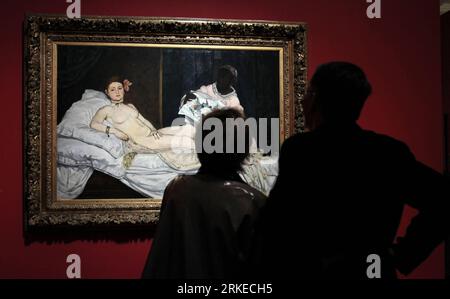 Bildnummer: 55225847 Datum: 04.04.2011 Copyright: imago/Xinhua (110404) -- PARIGI, 4 aprile 2011 (Xinhua) -- visitare il dipinto Olympia, 1863 del pittore francese Edouard Manet (1832-1883) durante la giornata dei media alla mostra Manet, l'uomo che ha inventato la modernità al Museo d'Orsay di Parigi, in Francia, 4 aprile 2011. La mostra si terrà dal 5 aprile al 3 luglio 2011. (Xinhua/Gao Jing) (zw) FRANCE-PARIS-EDOUARD MANET-EXHIBITION PUBLICATIONxNOTxINxCHN Gesellschaft Ausstellung kbdig xcb xo0x 2011 quer Bildnummer 55225847 Data 04 04 2011 Copyright Imago XINHUA Parigi aprile 4 2011 XINHUA V Foto Stock