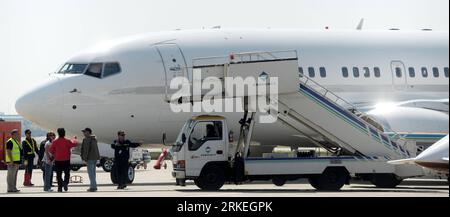 Bildnummer: 55255487  Datum: 12.04.2011  Copyright: imago/Xinhua (110412) -- SHANGHAI, April 12, 2011 (Xinhua) -- A luxurious business jet is seen at Shanghai Hongqiao Airport in Shanghai, April 12, 2011. The Shanghai International Business Aviation Show will be held here from April 13 to April 15, when 30 luxurious business jets will be displayed. (Xinhua) (lfj) CHINA-SHANGHAI-BUSINESS JET SHOW (CN) PUBLICATIONxNOTxINxCHN Wirtschaft kbdig xkg 2011 quer o0 Flugzeug, Flughafen, Verkehr, Luftfahrt    Bildnummer 55255487 Date 12 04 2011 Copyright Imago XINHUA  Shanghai April 12 2011 XINHUA a Luxu Stock Photo