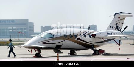 Bildnummer: 55255928  Datum: 12.04.2011  Copyright: imago/Xinhua (110412) -- SHANGHAI, April 12, 2011 (Xinhua) -- A business aircraft is seen at the Shanghai Hongqiao International Airport in Shanghai, east China, April 12, 2011. The 2011 Shanghai International Business Aviation Show will be held at the business aviation center of the Hongqiao airport from April 13 to 15. (Xinhua)(wyo) CHINA-SHANGHAI-SIBAS (CN) PUBLICATIONxNOTxINxCHN Wirtschaft Luftfahrtausstellung kbdig xkg 2011 quer o0 Flughafen, Flugzeug, Luftfahrt, Privatjet    Bildnummer 55255928 Date 12 04 2011 Copyright Imago XINHUA  Sh Stock Photo