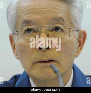 Bildnummer: 55268928  Datum: 17.04.2011  Copyright: imago/Xinhua TOKYO, April 17, 2011 (Xinhua) -- Tsunehisa Katsumata, chairman of the Tokyo Electric Power Co. (TEPCO), speaks during a press conference in Tokyo April 17, 2011. The crippled Fukushima No. 1 power plant will be stabilized to a condition known as cold shutdown in about six to nine months, Tokyo Electric Power Co., operator of the Fukushima nuclear plant said Sunday. (Xinhua/Kenichiro Seki) (nxl) JAPAN-TOKYO-TEPCO-PRESS CONFERENCE PUBLICATIONxNOTxINxCHN Wirtschaft Energie Atomenergie Reaktor Kraftwerk Atomreaktor AKW Atomunfall St Stock Photo
