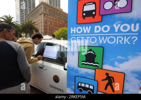 Bildnummer: 55281864 Datum: 21.04.2011 Copyright: imago/Xinhua (110422) -- SAN FRANCISCO, 22 aprile 2011 (Xinhua) -- Guarda un'auto a doppia potenza durante il Blue Sky Festival, a San Francisco, negli Stati Uniti, 21 aprile 2011. L'attività è tenuta a promuovere la consapevolezza ambientale un giorno prima della giornata mondiale della Terra. (Xinhua/Liu Yilin) (xhn) US-SAN FRANCISCO-BLUE SKY FESTIVAL PUBLICATIONxNOTxINxCHN Gesellschaft Tag der Erde premiumd kbdig xsk 2011 quer o0 öffentliche Fortbewegungsmittel Bildnummer 55281864 Date 21 04 2011 Copyright Imago XINHUA 110422 San Francisco April 22 2 Foto Stock