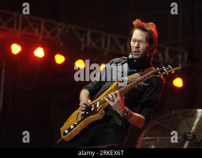 Bildnummer: 55308781  Datum: 02.05.2011  Copyright: imago/Xinhua (110502) -- BEIJING, May 2, 2011 (Xinhua) -- Paul Gilbert from Mr. Big performs during Midi Music Festival in Beijing, capital of China, May 1, 2011. The 12th Beijing Midi Music Festival was held here on Sunday, bands from home and abroad participated in the festival. (Xinhua/Xiao Xiao) (xzj) CHINA-BEIJING-MIDI FESTIVAL (CN) PUBLICATIONxNOTxINxCHN Kultur People Musik Aktion kbdig xcb xo0x 2011 quer     Bildnummer 55308781 Date 02 05 2011 Copyright Imago XINHUA  Beijing May 2 2011 XINHUA Paul Gilbert from Mr Big performs during Mi Stock Photo