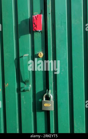 Bildnummer: 55316850  Datum: 04.05.2011  Copyright: imago/Xinhua (110505) -- ABBOTTABAD, May 5, 2011 (Xinhua) -- The main gate of a house outside the compound where Osama Bin Laden ( bin Ladin ) was killed by US army during a special operation is seen in Abbottabad, a main city in Pakistan s northwestern Khyber-Pakhtunkhwa province, May 4, 2011. Foreign and local journalists were allowed on Tuesday for the 2nd time to visit the compound where Osama Bin Laden ( bin Ladin ) had been living for years. (Xinhua/Ahmad Kamal) PAKISTAN-ABBOTTABAD-LADEN S COMPOUND-VISIT PUBLICATIONxNOTxINxCHN People Po Stock Photo