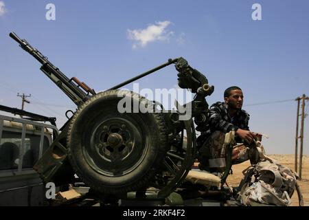 Bildnummer: 55342641  Datum: 12.05.2011  Copyright: imago/Xinhua (110513) -- AJDABIYA, May 13, 2011 (Xinhua) -- A Libyan rebel returns from the front line on the outskirts of the eastern city of Ajdabiya, between the rebel-held east and the mainly government-held west, on May 12, 2011. (Xinhua/Wissam Nassar) (ypf) LIBYA-AJDABIYA-REBEL FIGHTER PUBLICATIONxNOTxINxCHN Gesellschaft Politik Unruhen Revolte Aufstand Militär Rebellen kbdig xub 2011 quer  o0 Maschinengewehr    Bildnummer 55342641 Date 12 05 2011 Copyright Imago XINHUA   May 13 2011 XINHUA a Libyan Rebel Returns from The Front Line ON Stock Photo