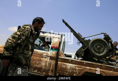 Bildnummer: 55342642  Datum: 12.05.2011  Copyright: imago/Xinhua (110513) -- AJDABIYA, May 13, 2011 (Xinhua) -- Libyan rebels return from the front line on the outskirts of the eastern city of Ajdabiya, between the rebel-held east and the mainly government-held west, on May 12, 2011. (Xinhua/Wissam Nassar) (ypf) LIBYA-AJDABIYA-REBEL FIGHTER PUBLICATIONxNOTxINxCHN Gesellschaft Politik Unruhen Revolte Aufstand Militär Rebellen kbdig xub 2011 quer  o0 Maschinengewehr    Bildnummer 55342642 Date 12 05 2011 Copyright Imago XINHUA   May 13 2011 XINHUA Libyan Rebels Return from The Front Line ON The Stock Photo