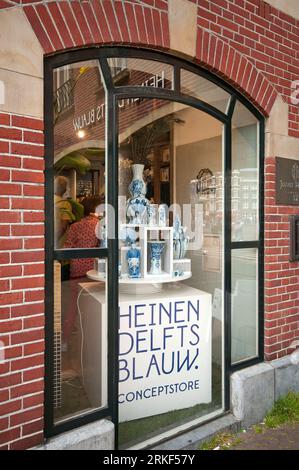 Heinen Delfts Blauw, negozio di ceramiche a Muntplein, Amsterdam, Paesi Bassi Foto Stock