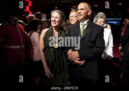 Bildnummer: 55348062 Datum: 14.05.2011 Copyright: imago/Xinhua OTTAWA: 14 MAGGIO 2011 Canadian Governor General S Performing Arts Awards l'artista di danza canadese, coreografa e insegnante Margie Gillis arriva sul Red carpet durante i Canadian Governor General S Performing Arts Awards presso il National Arts Centre di Ottawa, Ontario, Canada, il 14 maggio 2011. Gillis ha ricevuto il premio alla carriera artistica. (Xinhua / Christopher Pike) Canadian Governor General S Performing Arts Awards PUBLICATIONxNOTxINxCHN People Politik premiumd kbdig xkg 2011 quer o0 Auszeichnung, Medaille Bildnum Foto Stock