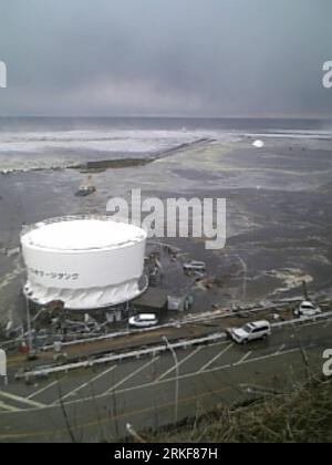 Bildnummer: 55366260 Datum: 11.03.2011 Copyright: imago/Xinhua (110519) -- TOKYO, 19 maggio 2011 (Xinhua) -- foto rilasciata da Tokyo Electric Power Co. (TEPCO) il 19 maggio 2011 mostra l'acqua che precipita nella centrale nucleare di Fukushima No.1, dopo un terremoto, a Fukushima, 11 marzo 2011. (Xinhua) (zx) JAPAN-TEPCO-FUKUSHIMA- PUBLICATIONxNOTxINxCHN Gesellschaft Erdbeben Japan Naturkatatstrophe AKW Reaktor Atomenergie kbdig xdp premiumd 2011 hoch o0 Atomunfall, Reaktorunfall, Nuklearkrise, Störfall, Gau, Gebäude, Tsunami, Welle Bildnummer 55366260 Data 11 03 2011 Foto Stock