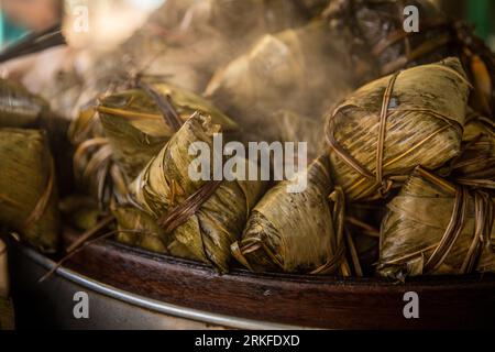 Sicky Rice snack Street Food al vapore Foto Stock