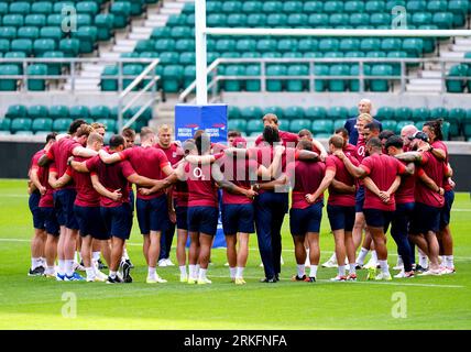 La squadra inglese durante una sessione di allenamento al Twickenham Stadium di Londra. Data immagine: Venerdì 25 agosto 2023. Foto Stock