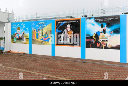 Affresco murale nel tempio indiano Sikh di Sat Kartar, comunità filippina indiana filippina, laguna di San Pablo, simboli sikh di Gurdwara, Filippine Foto Stock