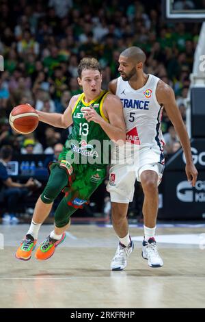 VILNIUS, LITUANIA - 11 agosto 2023: Gioco di messa a punto della Coppa del mondo FIBA 2023. Lituania - Francia. Il giocatore di basket Rokas Jokubaitis e Nicolas Batum in A. Foto Stock