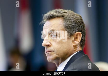 Bildnummer: 55455373 Datum: 14.06.2011 Copyright: imago/Xinhua (110614) - BRUXELLES, 14 giugno 2011 (Xinhua) - il presidente francese Nicolas Sarkozy ascolta un discorso tenuto dal presidente della Commissione europea Jose Manuel Barroso alla conferenza Commodities and Raw Materials: Challenges and Policy Responses a Bruxelles, capitale del Belgio, il 14 giugno 2011. (Xinhua/Thierry Monasse) (lr) BELGIO-BRUXELLES-UE-SARKOZY PUBLICATIONxNOTxINxCHN People Politik EU xcb x0x 2011 quer premiumd Bildnummer 55455373 Data 14 06 2011 Copyright Imago XINHUA Bruxelles 14 giugno 2011 XINHUA Presidente francese NIC Foto Stock