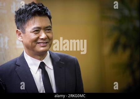 110620 -- HONG KONG, 20 giugno 2011 Xinhua -- l'attore Yun Fat Chow partecipa al primo film Beginning of the Great Revival a Hong Kong, Cina meridionale, 20 giugno 2011. Il film Beginning of the Great Revival ha tenuto la sua prima rappresentazione a Hong Kong lunedì. Xinhua/lui Siu Wai CINA-HONG KONG-PREMIER-INIZIO DEL GRANDE RINASCITA CN PUBLICATIONxNOTxINxCHN Foto Stock