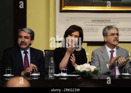 Bildnummer: 55534315  Datum: 22.06.2011  Copyright: imago/Xinhua (110622) -- BUENOS AIRES, June 22, 2011 (Xinhua) -- Argentina s President Cristina Fernandez de Kirchner (C) attends a ceremony at the Casa Rosada Presidential Palace in Buenos Aires, capital of Argentina, June 21, 2011. Cristina Fernandez de Kirchner Tuesday announced that she will will seek re-election in October s vote. (Xinhua/Telam) (jl) ARGENTINA-ELECTION-CRISTINA PUBLICATIONxNOTxINxCHN People Politik xmk x0x 2011 quer premiumd     55534315 Date 22 06 2011 Copyright Imago XINHUA  Buenos Aires June 22 2011 XINHUA Argentina S Stock Photo