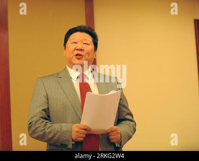 Bildnummer: 55538648  Datum: 23.06.2011  Copyright: imago/Xinhua (110623) -- BEIJING, June 23, 2011 (Xinhua) -- Liu Keqing, director of the music drama Red Star Over China , speaks during a press conference in Beijing, capital of China, June 23, 2011. The play, which is adapted from American journalist Edgar Snow s homonymous book, will debut in Tianjin on July 1, 2011 to celebrate the 90th anniversary of the founding of the Communist Party of China (CPC). Snow s Red Star Over China is a vivid account of the CPC leadership based on the months he spent in Yan an, the center of the communist rev Stock Photo