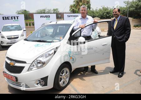 Bildnummer: 55540710  Datum: 23.06.2011  Copyright: imago/Xinhua (110623) -- NEW DELHI, June 23, 2011 (Xinhua) -- General Motors India (GMI) Vice President P. Balendran (R) and Managing Director Karl Slym pose for a photo with a Chevrolet Beat Battery Electric Vehicle (BEV), as part of the ongoing World Environment Day celebrations, in New Delhi, India, June 23, 2011. (Xinhua/Stringer) (wjd) INDIA-GM-CAR-BEV PUBLICATIONxNOTxINxCHN People Wirtschaft premiumd x0x xsk 2011 quer     Bildnummer 55540710 Date 23 06 2011 Copyright Imago XINHUA  New Delhi June 23 2011 XINHUA General Engine India GMI V Stock Photo