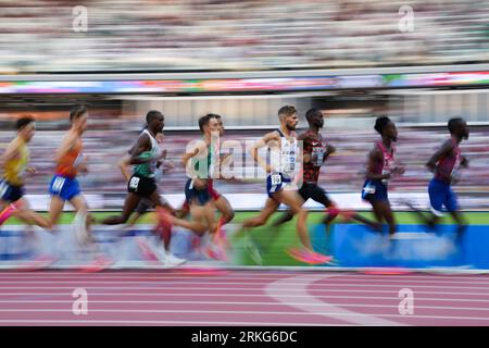 Budapest, Ungheria. 24 agosto 2023. Gli atleti gareggiano durante i 5000 m di calore dei Campionati mondiali di atletica leggera Budapest 2023 a Budapest, in Ungheria, 24 agosto 2023. Crediti: Zheng Huansong/Xinhua/Alamy Live News Foto Stock