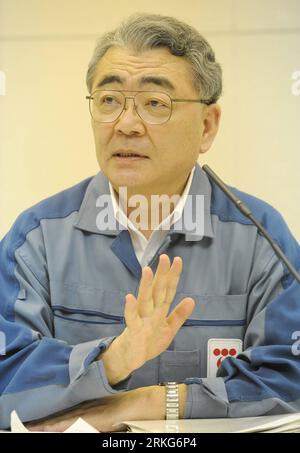 Bildnummer: 55555869 Datum: 29.06.2011 Copyright: imago/Xinhua (110629) -- TOKYO, 29 giugno 2011 (Xinhua) -- Toshio Nishizawa, neo-eletto presidente di Tokyo Electric Power Co. (TEPCO), si rivolge a una conferenza stampa presso la sede TEPCO di Tokyo, capitale del Giappone, il 29 giugno 2011. Mercoledì Toshio Nishizawa ha detto in quest'Aula che l'indennizzo dell'incidente della centrale nucleare di Fukushima No.1 e i suoi fondi operativi successivi necessitano di assistenza da parte del governo. (Xinhua/Kenichiro Seki) (lr) JAPAN-TOKYO-TEPCO-INDEMNIFICATION-HELP-GOVERNMENT PUBLICATIONxNOTxINxCHN People Wirtschaft Versorger PK Foto Stock