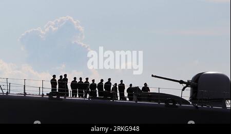 Bildnummer: 55567383  Datum: 03.07.2011  Copyright: imago/Xinhua (110703) -- ST. PETERSBURG, July 3, 2011 (Xinhua) -- Royal Netherlands Navy s frigate Van Amstel (F831) leaves the harbor of St. Petersburg, Russia, July 3, 2011. The 5th International Maritime Defence Show concluded here on Sunday. (Xinhua/Lu Jinbo) (zw) RUSSIA-ST. PETERSBURG-MARITIME DEFENCE-SHOW PUBLICATIONxNOTxINxCHN Gesellschaft Militär Schiff Kriegsschiff Ausstellung Messe Marine xns x0x 2011 quer premiumd     Bildnummer 55567383 Date 03 07 2011 Copyright Imago XINHUA  St Petersburg July 3 2011 XINHUA Royal Netherlands Navy Stock Photo