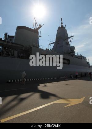 Bildnummer: 55567376  Datum: 03.07.2011  Copyright: imago/Xinhua (110703) -- ST. PETERSBURG, July 3, 2011 (Xinhua) -- German navy s frigate Hamburg (F220) is seen at the harbor of St. Petersburg, Russia, July 3, 2011. The 5th International Maritime Defence Show concluded here on Sunday. (Xinhua/Lu Jinbo) (zw) RUSSIA-ST. PETERSBURG-MARITIME DEFENCE-SHOW PUBLICATIONxNOTxINxCHN Gesellschaft Militär Schiff Kriegsschiff Ausstellung Messe Marine xns x0x 2011 hoch     Bildnummer 55567376 Date 03 07 2011 Copyright Imago XINHUA  St Petersburg July 3 2011 XINHUA German Navy S Frigate Hamburg  IS Lakes A Stock Photo