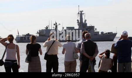 Bildnummer: 55567382 Datum: 03.07.2011 Copyright: imago/Xinhua (110703) -- ST. PETERSBURG, 3 luglio 2011 (Xinhua) -- la fregata della Royal Netherlands Navy Van Amstel (F831) lascia il porto di St Pietroburgo, Russia, 3 luglio 2011. Il 5° International Maritime Defence Show si è concluso qui domenica. (Xinhua/Lu Jinbo) (zw) RUSSIA-ST. PETERSBURG-MARITIME DEFENCE-SHOW PUBLICATIONxNOTxINxCHN Gesellschaft Militär Schiff Kriegsschiff Ausstellung Messe Marine xns x0x 2011 quer premiumd Bildnummer 55567382 Data 03 07 2011 Copyright Imago XINHUA San Pietroburgo 3 luglio 2011 XINHUA Royal Netherlands Navy Foto Stock