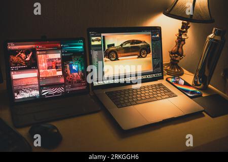 I gadget quotidiani fanno parte del mostro tecnologico individuale. Foto Stock