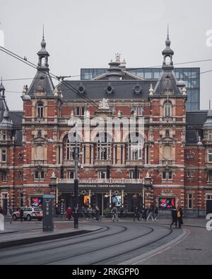 Amsterdam, Paesi Bassi - novembre 28 2022: Teatro internazionale di Amsterdam, un teatro neorinascimentale a Leidesplein in una grigia mattinata autunnale. Foto Stock