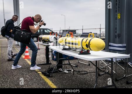 DELFZIJL - spettacolo statico squadre internazionali di immersione e servizio di smaltimento esplosivo Ordnance durante le contromisure internazionali contro le mine e l'esercitazione di protezione del porto Sandy Coast 23. L'esercizio si svolge nel Mare del Nord sopra le isole Wadden e nel porto di Delfzijl. ANP SIESE VEENSTRA netherlands OUT - belgium OUT Foto Stock