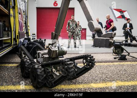 DELFZIJL - spettacolo statico squadre internazionali di immersione e servizio di smaltimento esplosivo Ordnance durante le contromisure internazionali contro le mine e l'esercitazione di protezione del porto Sandy Coast 23. L'esercizio si svolge nel Mare del Nord sopra le isole Wadden e nel porto di Delfzijl. ANP SIESE VEENSTRA netherlands OUT - belgium OUT Foto Stock