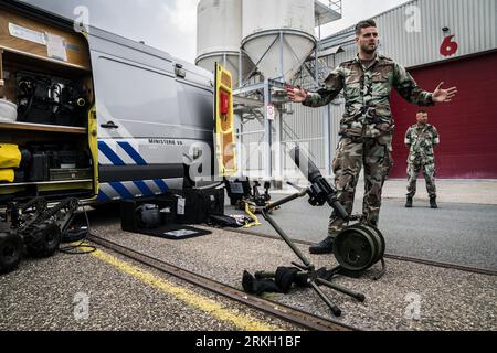 DELFZIJL - spettacolo statico squadre internazionali di immersione e servizio di smaltimento esplosivo Ordnance durante le contromisure internazionali contro le mine e l'esercitazione di protezione del porto Sandy Coast 23. L'esercizio si svolge nel Mare del Nord sopra le isole Wadden e nel porto di Delfzijl. ANP SIESE VEENSTRA netherlands OUT - belgium OUT Foto Stock